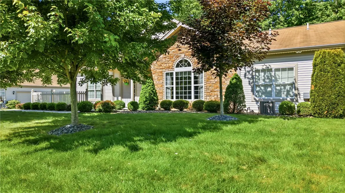 246 Stonegate Blvd, Hermitage, PA 16148 - #1