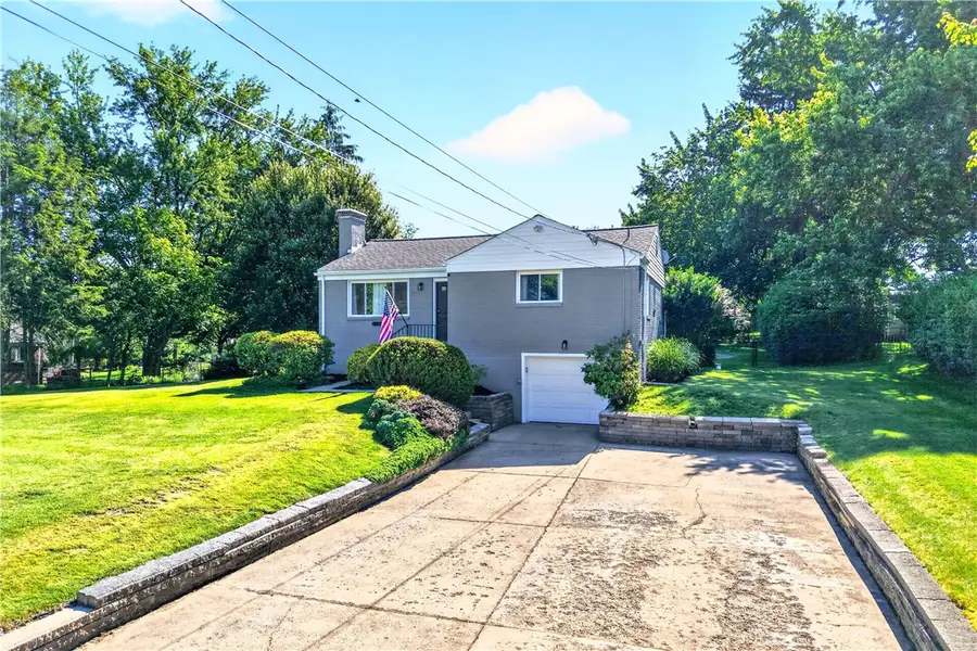1560 Crestview Dr, Pittsburgh, PA 15237 - #2