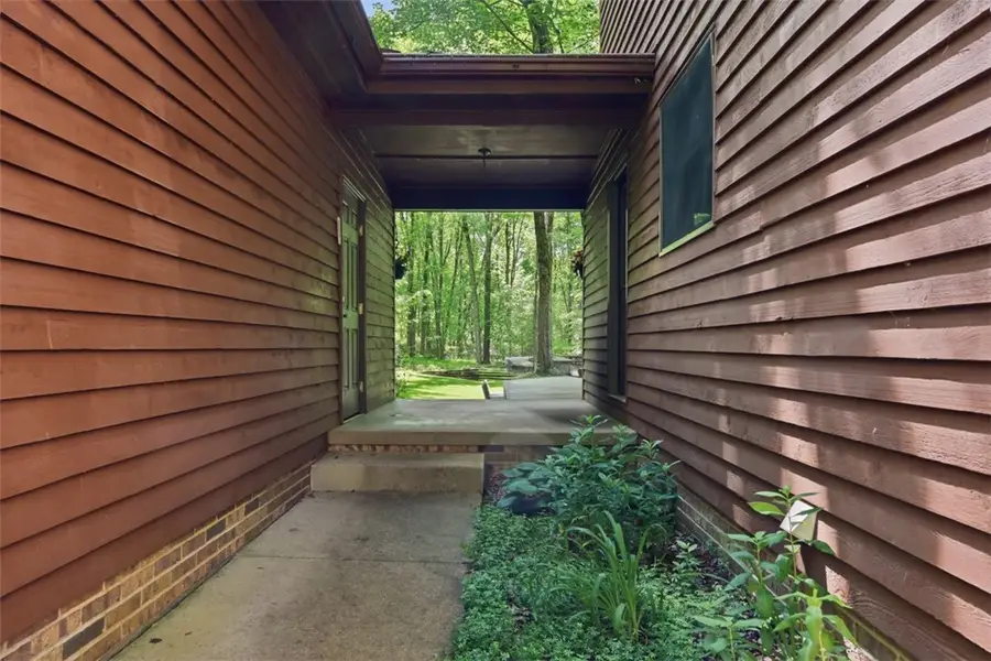 137 Spring Valley Rd, Valencia, PA 16059 - #2