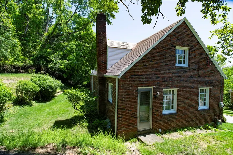136 Colson Dr, Pittsburgh, PA 15236 - #3