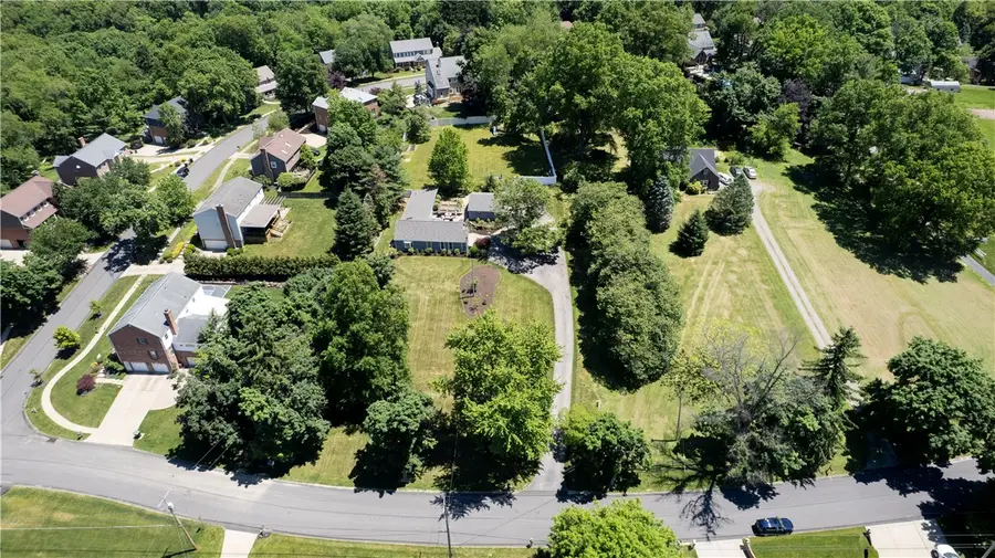 10246 Twin Hill Rd., Wexford, PA 15090 - #2