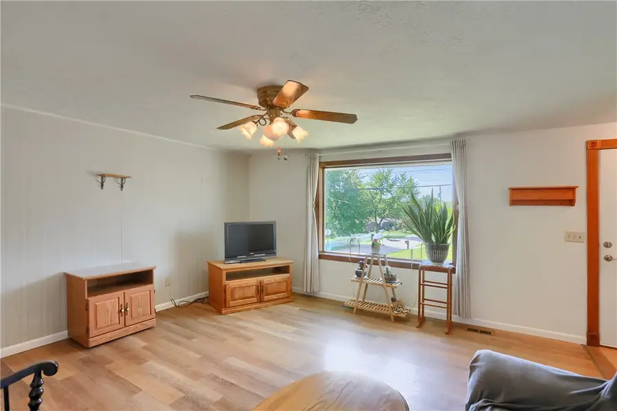 1401 Balsam Dr, Allison Park, PA 15101 - #3