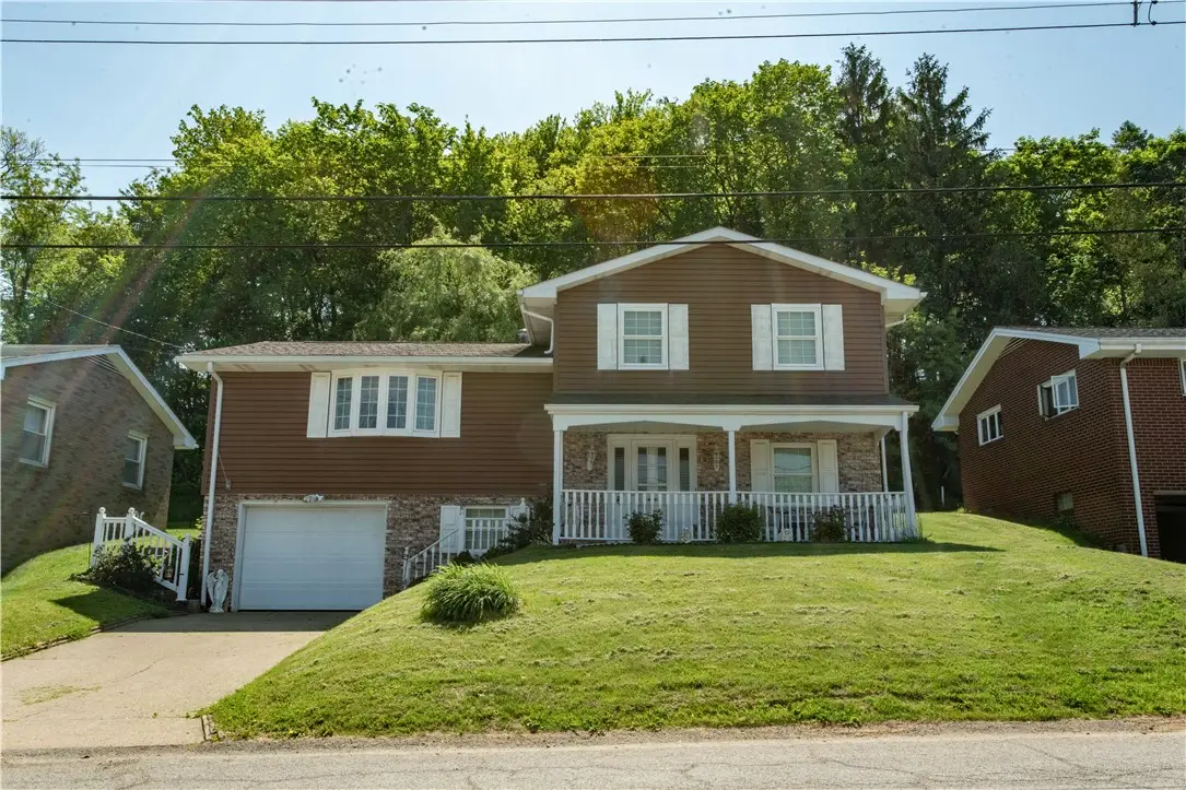 905 Roosevelt Avenue, Aliquippa, PA 15001 - #1