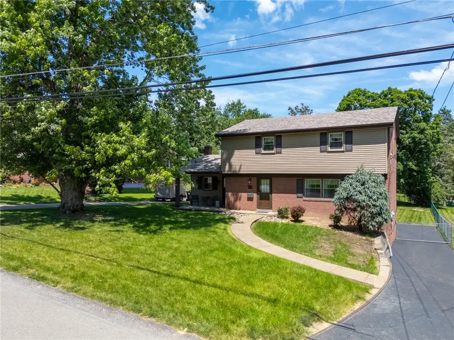 7113 Dumbarton Pl, Bethel Park, PA 15102 - #2