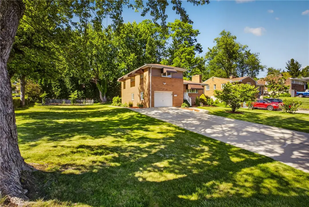 201 Santa Fe Dr, Bethel Park, PA 15102 - #1