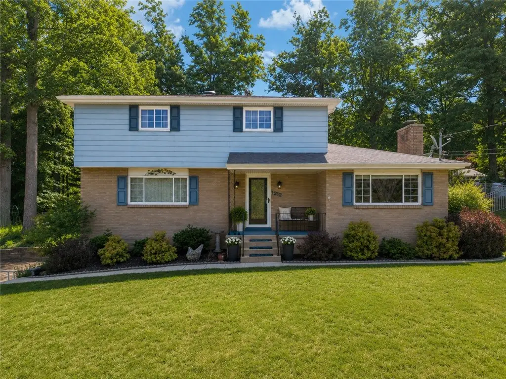 1212 Mountain View Dr, Greensburg, PA 15601 - #1