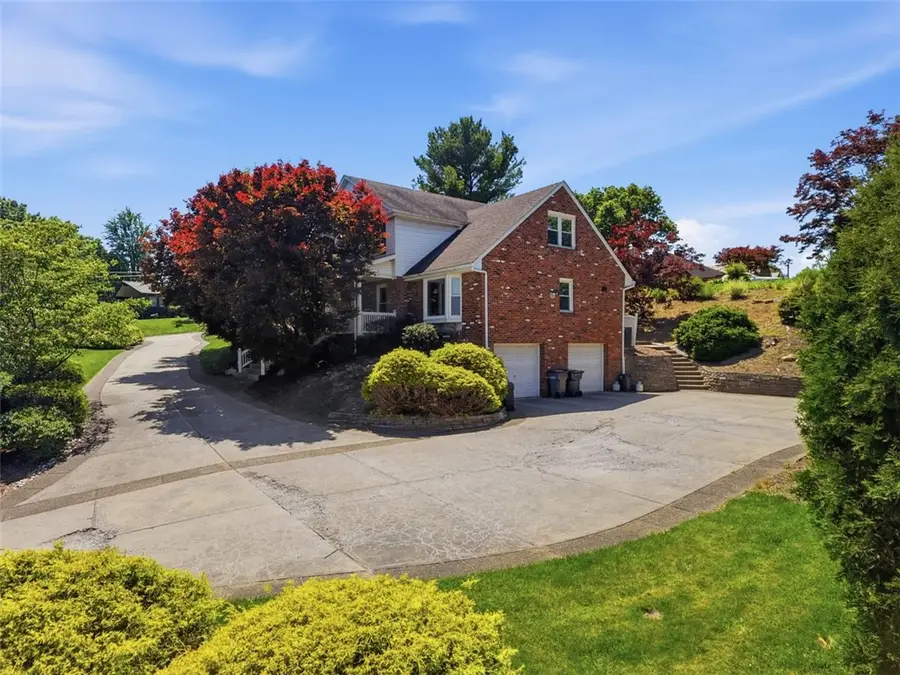 2358 Golfview Dr, Pittsburgh, PA 15241 - #3