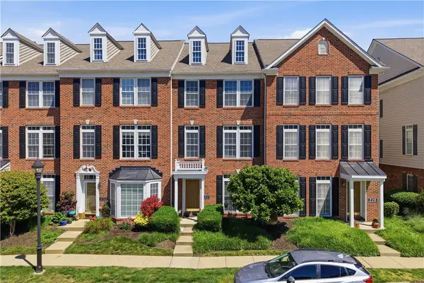 230 Park Square Ln, Pittsburgh, PA 15238