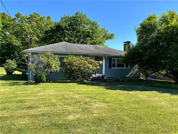 11 Evergreen Dr, Greenville, PA 16125