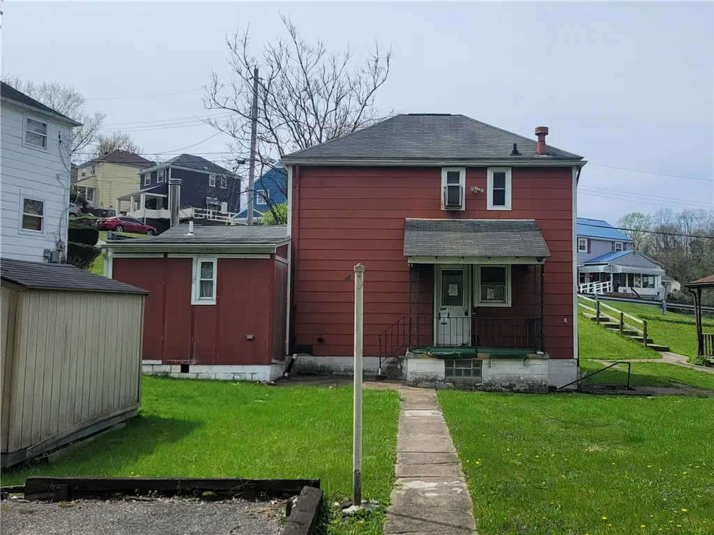 725 East Dr, Clairton, PA 15025 - #1