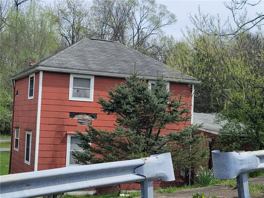 725 East Dr, Clairton, PA 15025 - #2