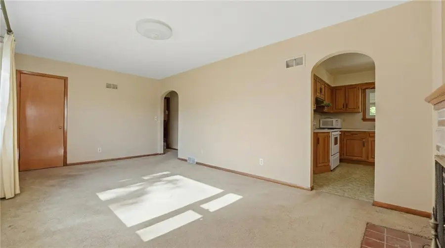 646 S 3rd St, Sharpsville, PA 16150 - #2