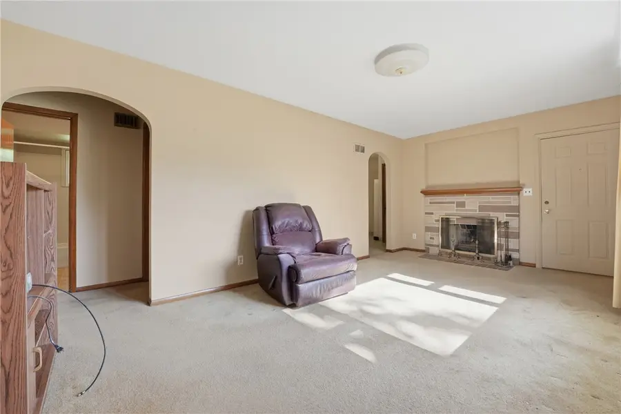 646 S 3rd St, Sharpsville, PA 16150 - #3