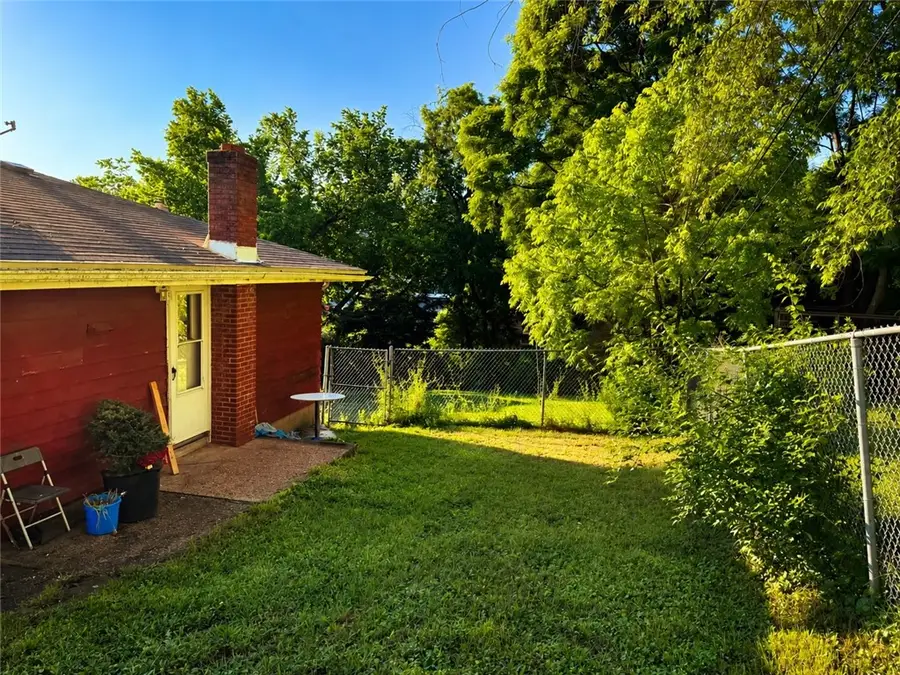 2011 Valley St, West Mifflin, PA 15122 - #2