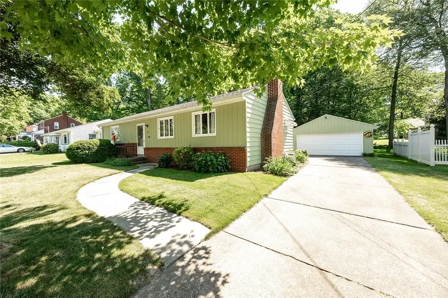 508 N Madison Ave, Grove City, PA 16127 - #2