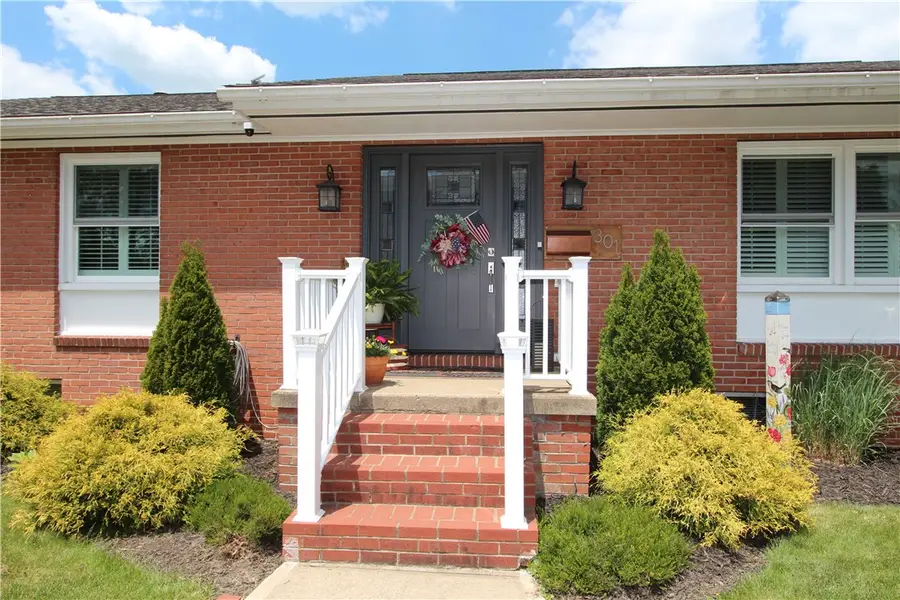 301 W Loyalhanna St, Ligonier, PA 15658 - #2