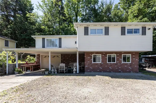 R 2220 2nd St, Connellsville, PA 15425