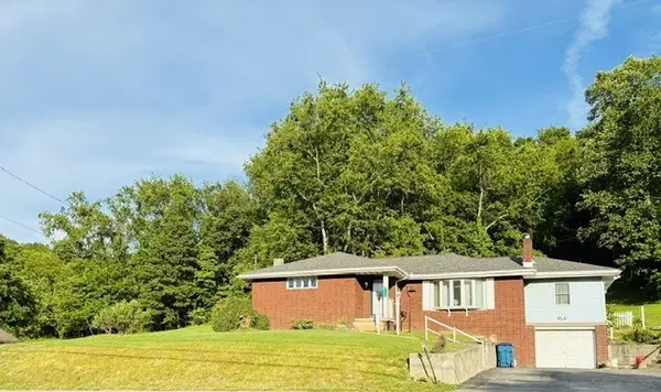 2434 Racetrack Rd, New Stanton, PA 15672