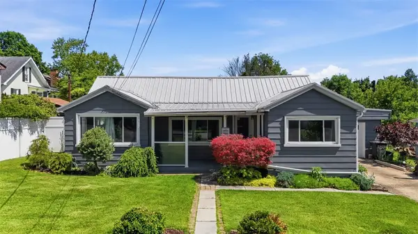 302 3rd St, Oakdale, PA 15071