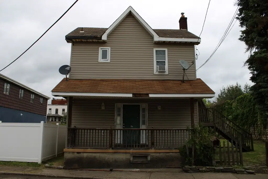 222 James E Wolfe St, Tarentum, PA 15084 - #1