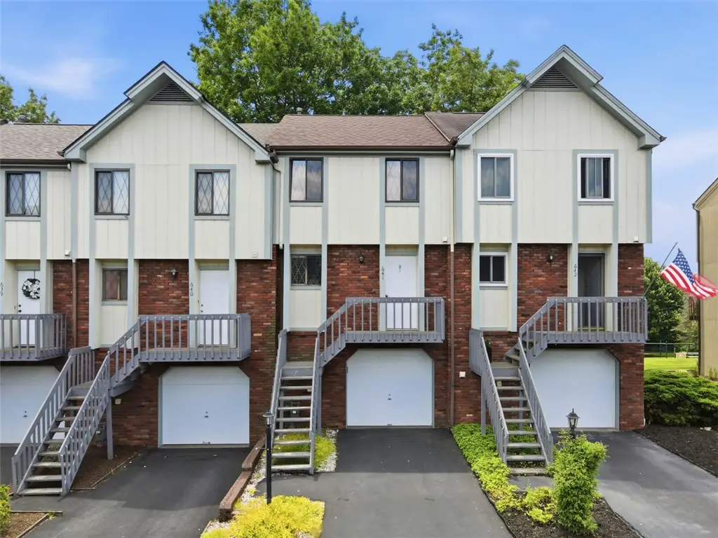 641 Sunset Cir, Cranberry, PA 16066 - #1