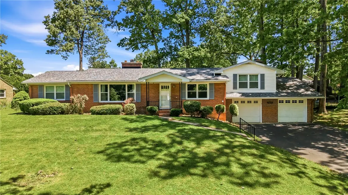 808 Fairfield Dr, Hermitage, PA 16148 - #1