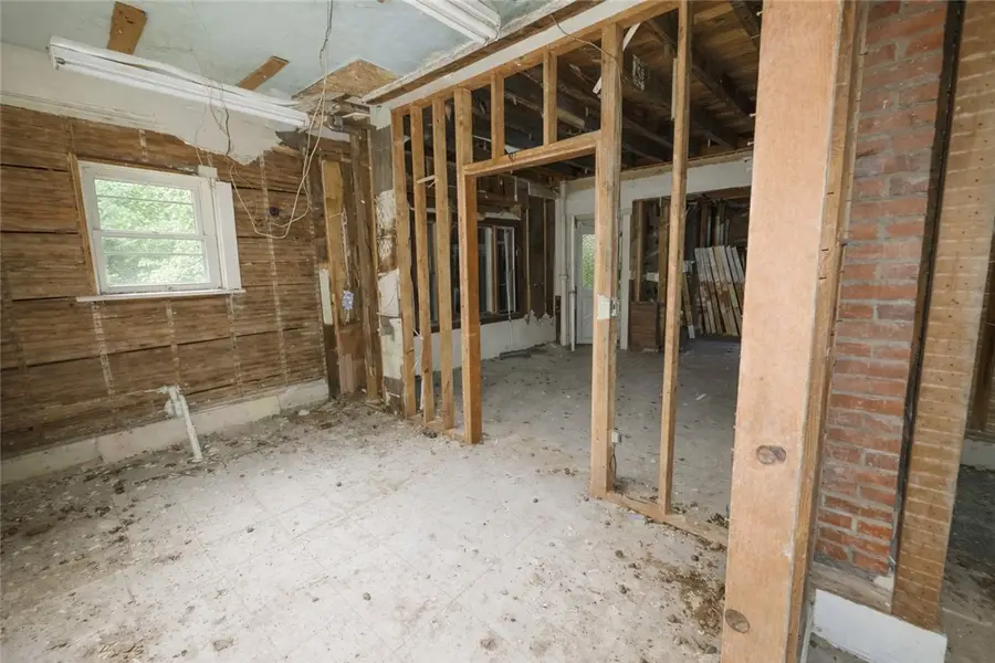 24186 N Beaver Rd, Springboro, PA 16435 - #2