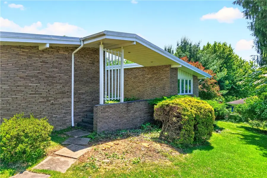 2219 Mitchell Dr, Irwin, PA 15642 - #2