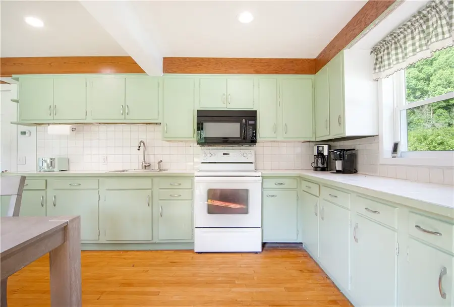 118 Allegheny Dr, Karns City, PA 16041 - #3