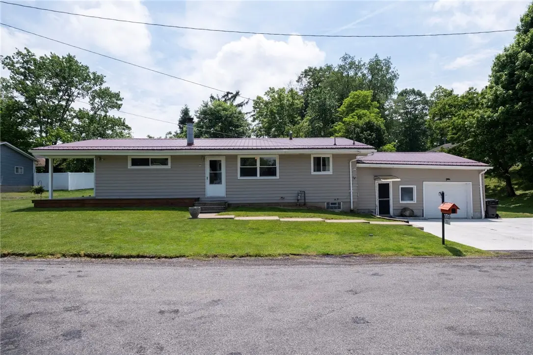 701 Pinchot St, Ellwood City, PA 16117 - #1