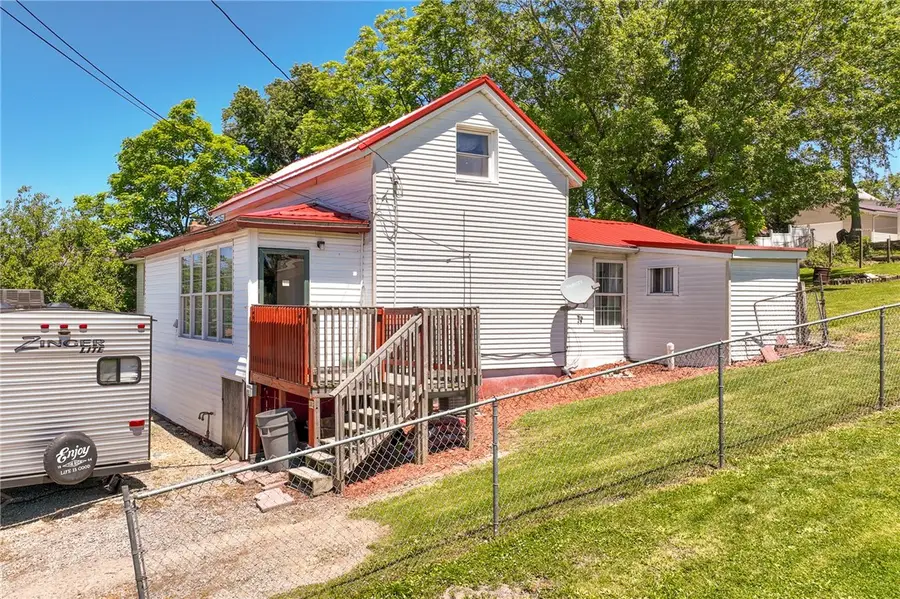 1407 Kirk St, Connellsville, PA 15425 - #2