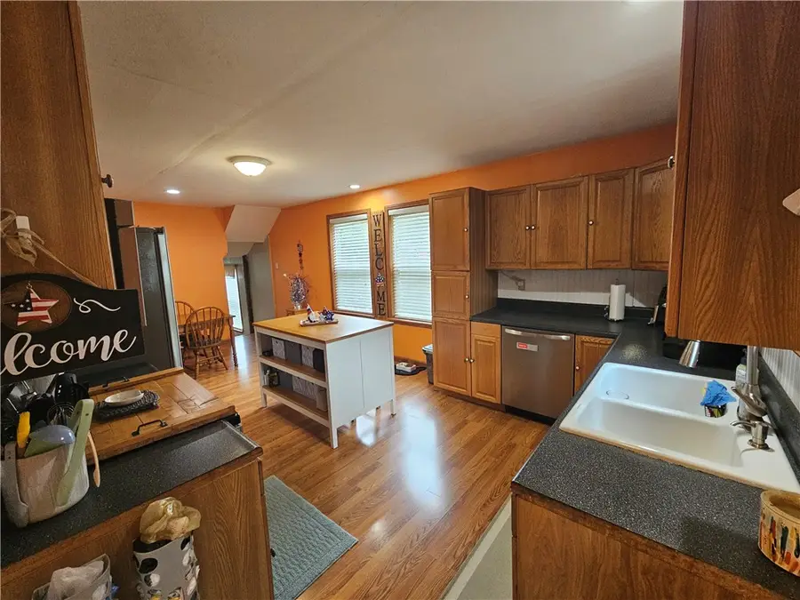 1110 Sunrise Dr, New Castle, PA 16105 - #2