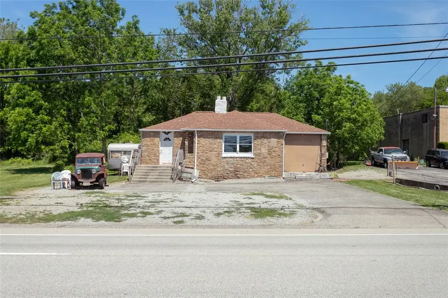 1065 University Dr, Connellsville, PA 15425 - #2