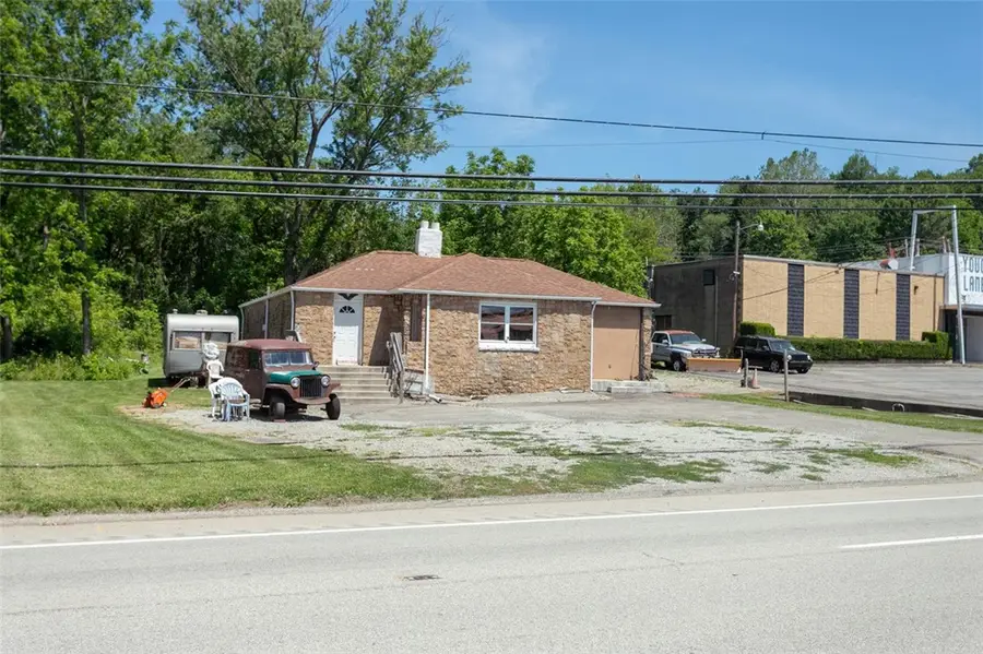 1065 University Dr, Connellsville, PA 15425 - #3