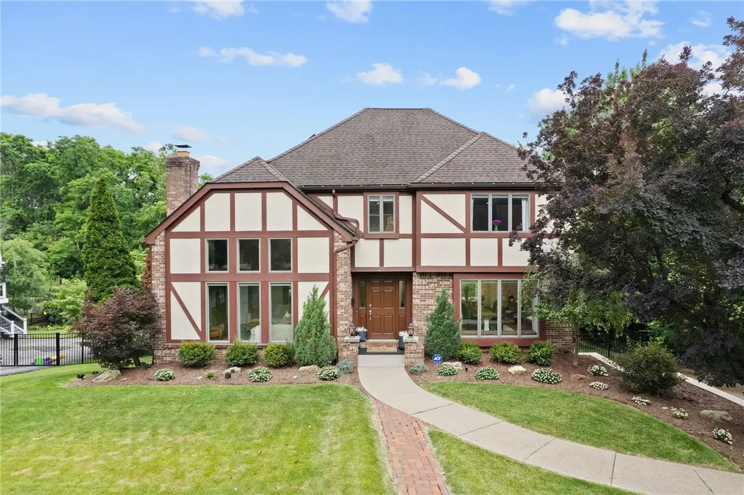 29 Jaycee Dr, Pittsburgh, PA 15243 - #1