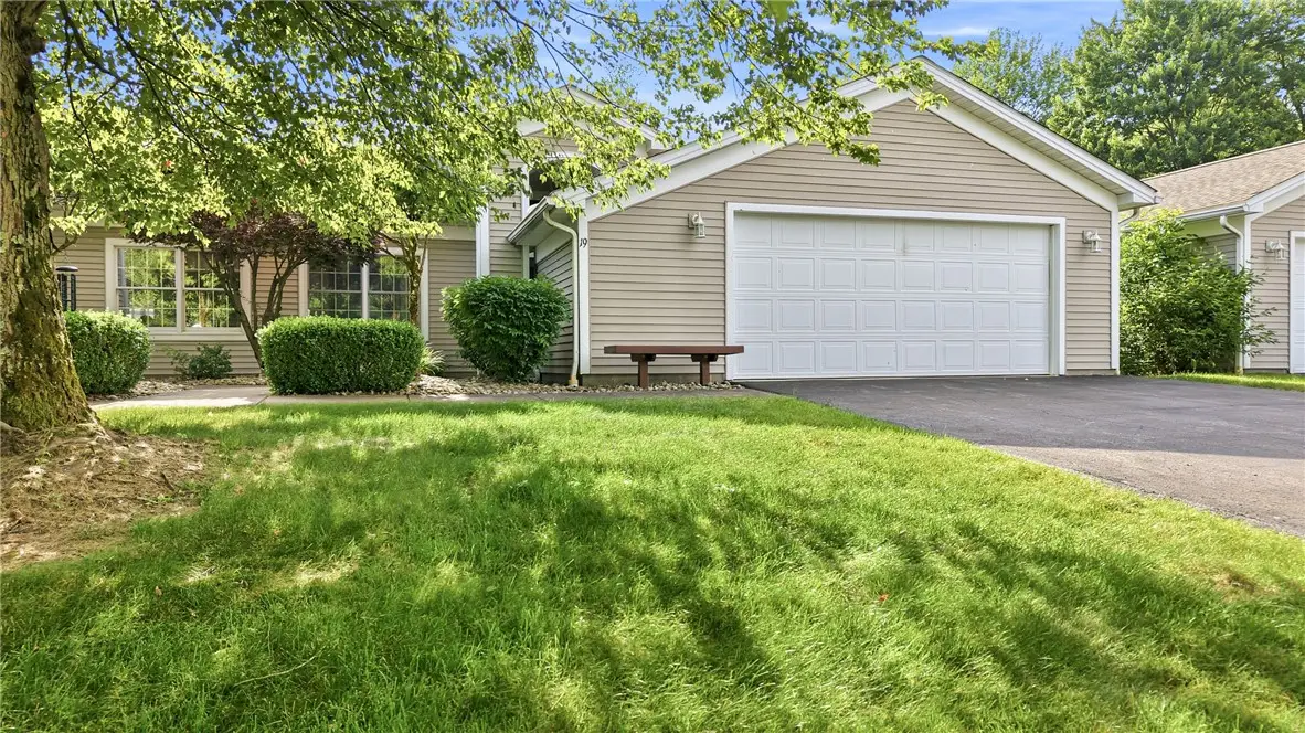 19 Golfwood Dr #19, Hermitage, PA 16148 - #1