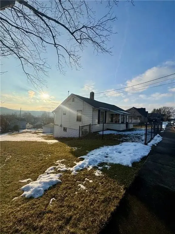 380 Monroe Ave, Leechburg, PA 15656 - #1