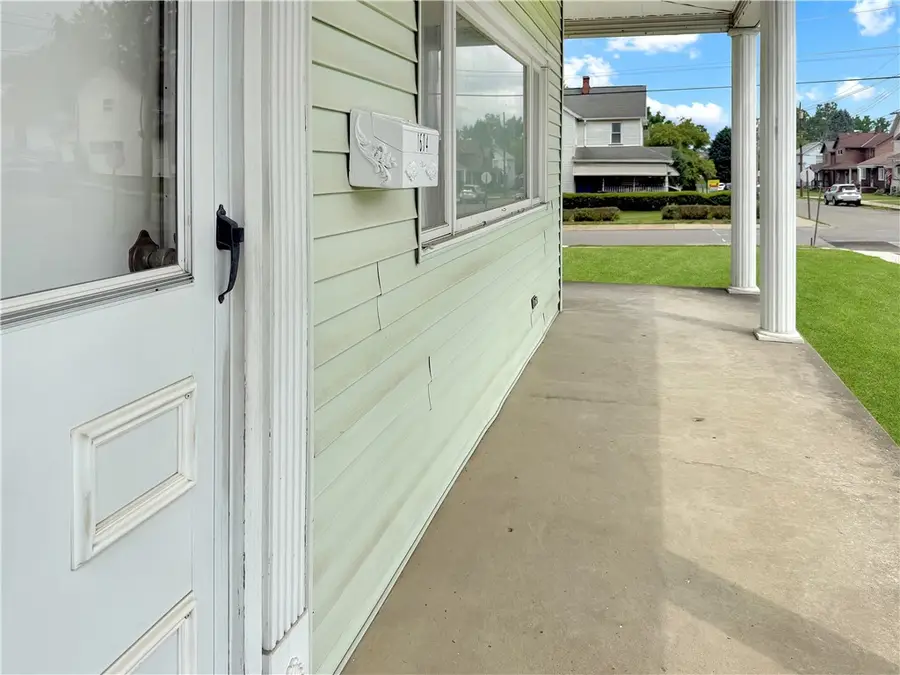 1604 Hanna St, New Castle, PA 16102 - #3