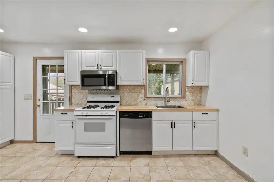 927 Greenhill Road, Pittsburgh, PA 15209 - #3
