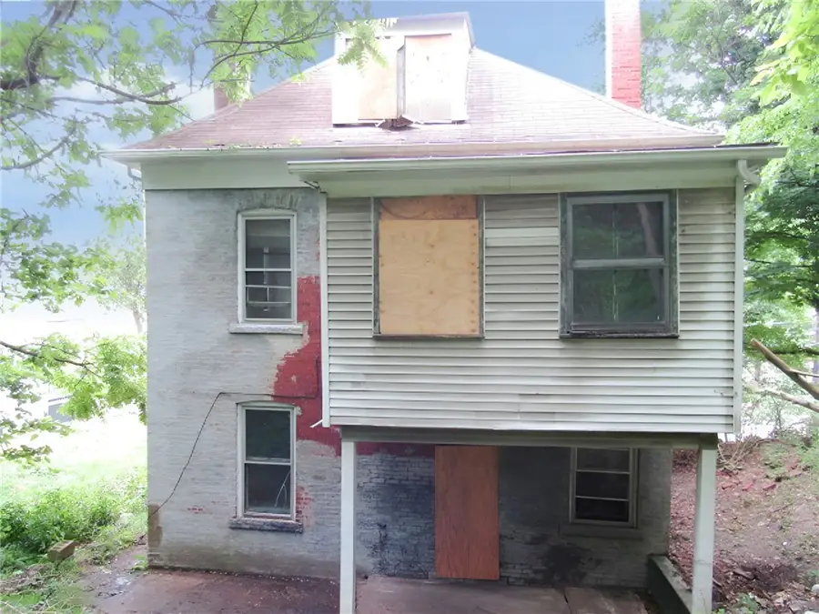 1058 Blackadore St, Pittsburgh, PA 15221 - #2