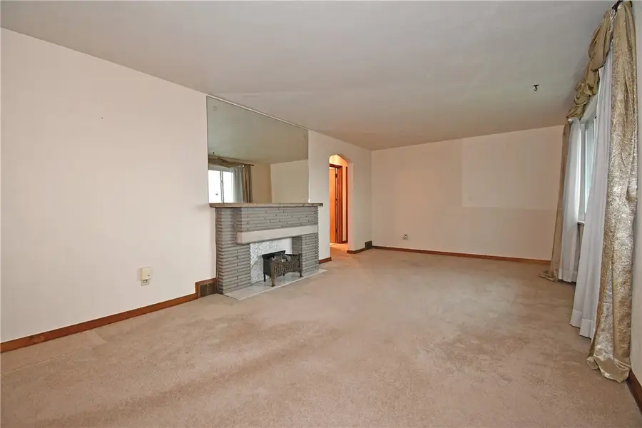 564 Marylea Ave, Pittsburgh, PA 15227 - #2
