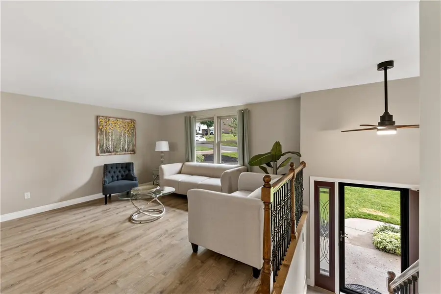 159 Firwood Dr, Bridgeville, PA 15017 - #2