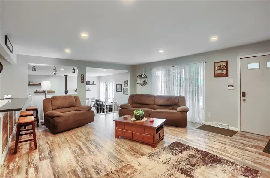 220 Oak Park Ln, New Castle, PA 16101 - #3