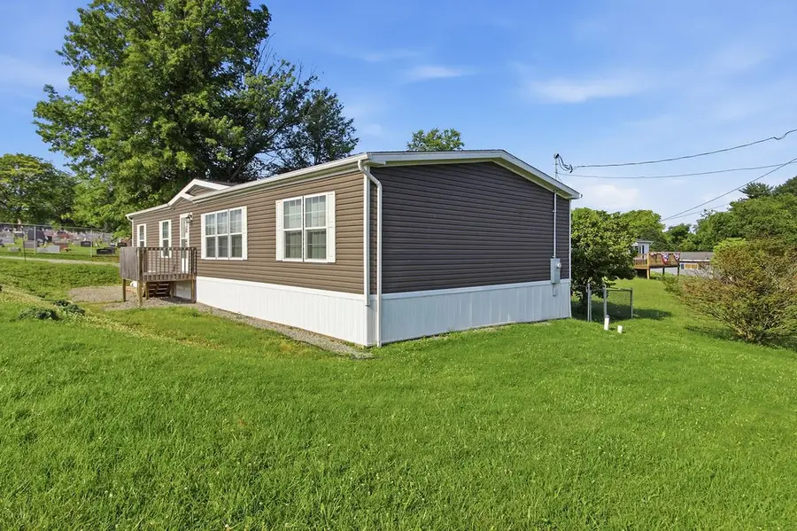 16 Jean St, Belle Vernon, PA 15012 - #3