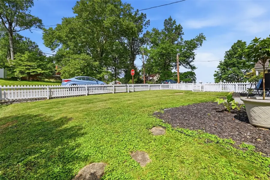 2012 Pleasant St, Bethel Park, PA 15102 - #3