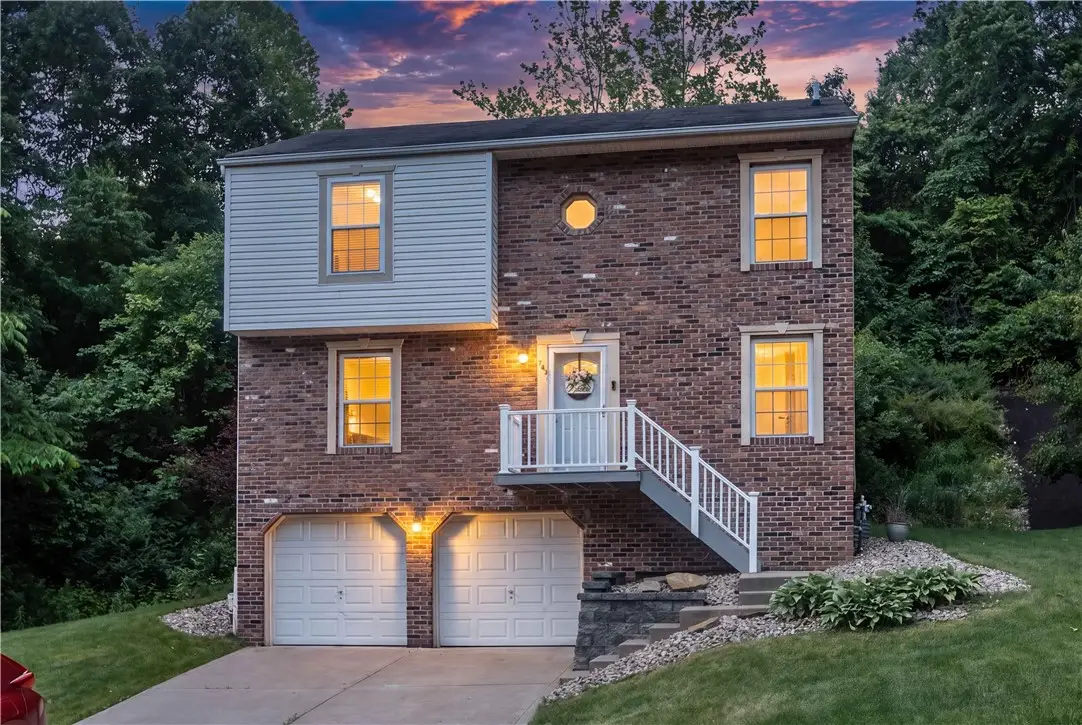 121 Shelbourne Drive, Coraopolis, PA 15108 - #1