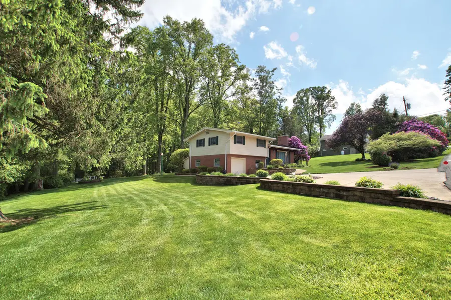 310 North Drive, Jeannette, PA 15644 - #3