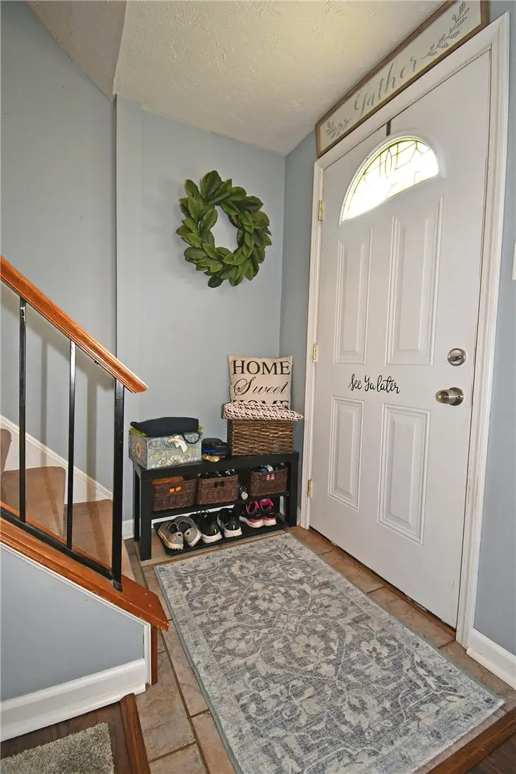 402 Hickory Cir, Canonsburg, PA 15317 - #2