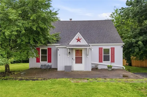 3236 Central Dr, Finleyville, PA 15332