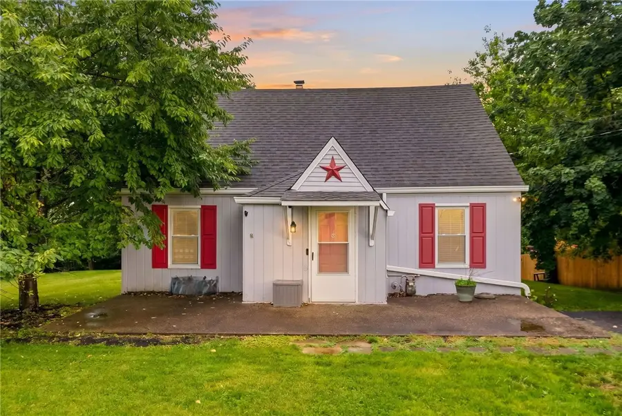 3236 Central Dr, Finleyville, PA 15332 - #2